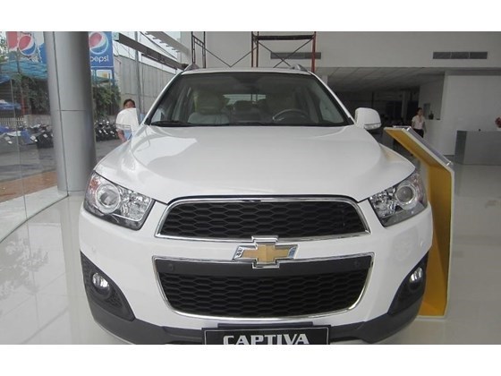 Xe Chevrolet Captiva sản xuất 2015, màu trắng, nhập khẩu chính hãng