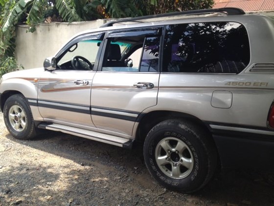 Cần bán xe Toyota 7 chỗ Land Cruiser, màu vàng đời 2001