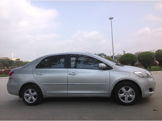 Gia đình tôi cần bán xe Vios E màu bạc đời cuối 2009 giá 405 tr