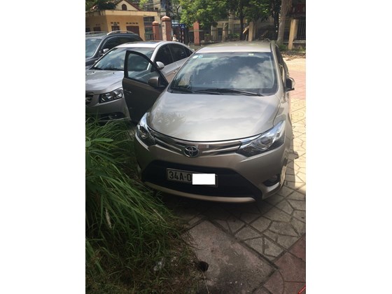 Em bán xe Toyota Vios G 2014 số tự động - mầu vàng cát. Nội thất màu đen