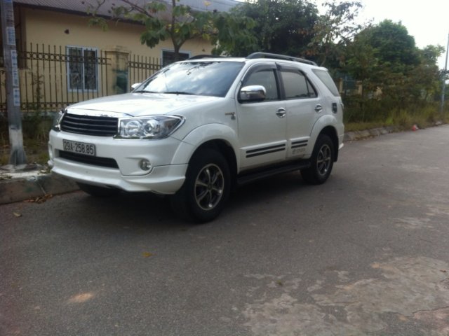 Bán Toyota Fortuner Sportivo đời 2011, màu trắng, nhập khẩu