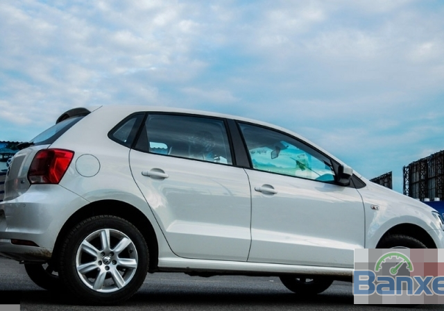 Bán Volkswagen Polo đời 2015, màu bạc