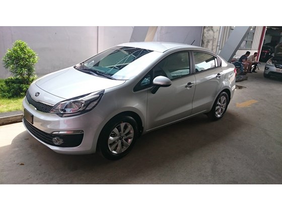 Cần bán Kia Rio đời 2015, màu bạc, xe nhập