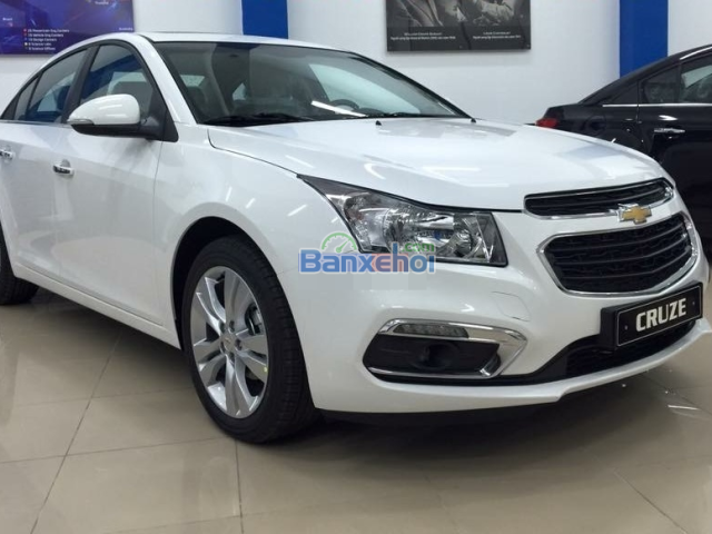 Bán xe Chevrolet Cruze đời 2015, màu trắng