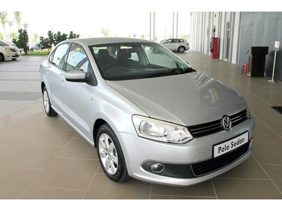 Bán xe Volkswagen Polo sản xuất 2015, màu bạc, xe nhập, giá tốt gọi ngay 0901941899