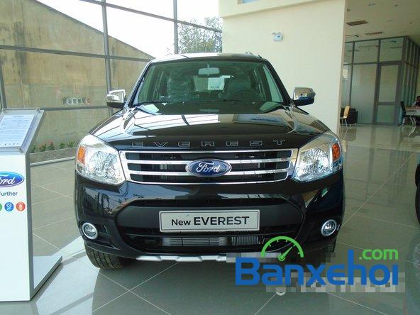 Bán xe Ford Everest XLT 2.5L 4x2 AT đời 2015, màu đen  