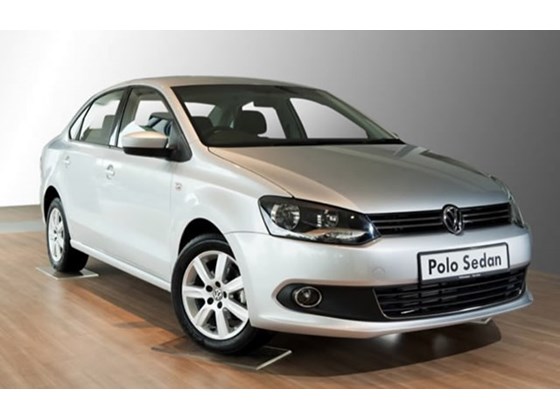 Bán Volkswagen Polo 1.6 MT năm 2015, màu bạc, nhập khẩu nguyên chiếc