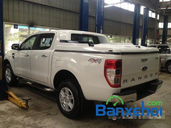 Cần bán xe Ford Ranger XLT 4x4 đời 2015, màu trắng, giá chỉ 699 triệu