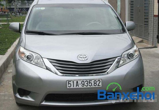 Bán Toyota Sienna XLE năm 2012, màu bạc, xe nhập chính chủ