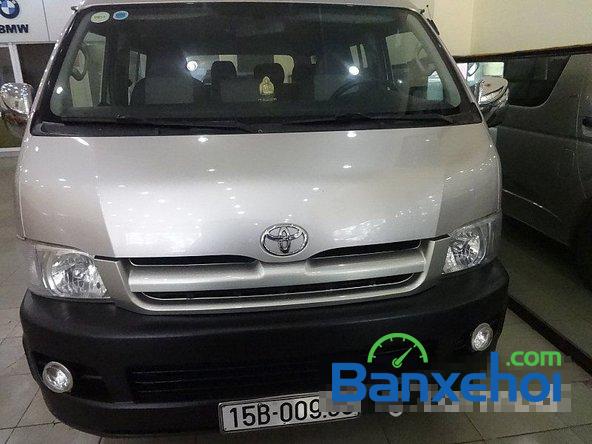 Cần bán lại xe Toyota Hiace đời 2005, màu bạc, nhập khẩu chính hãng 