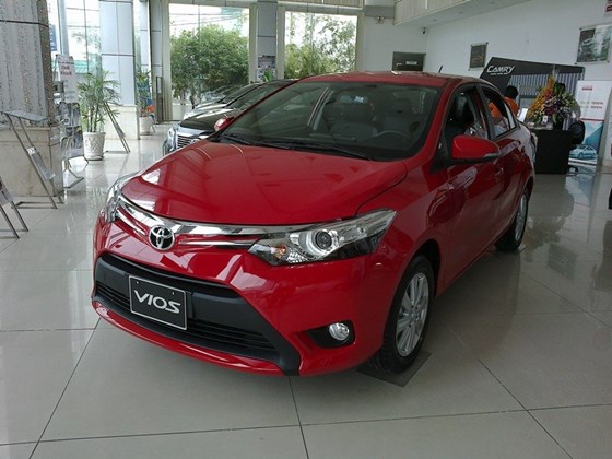 Bán xe Vios giao xe ngay + phim + 7 món. Giảm giá lớn các dòng xe Toyota trong tháng