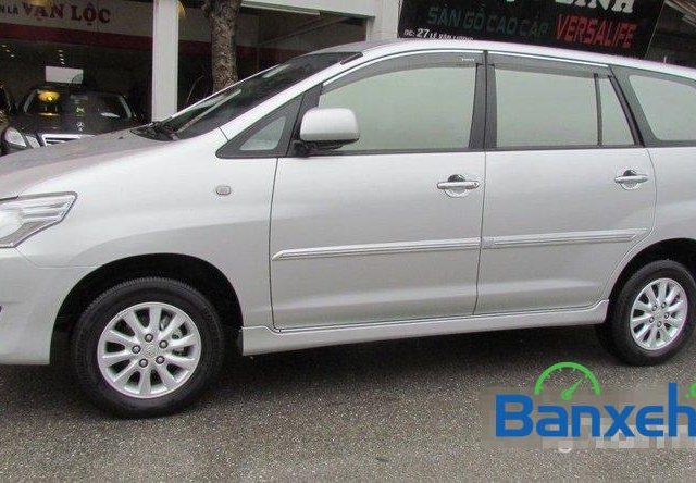 Xe Toyota Innova 2.0E 2014 cũ màu bạc / xám đang được bán