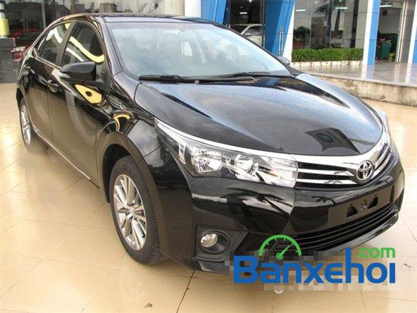 Cần bán xe Toyota Corolla altis 1.8CVT đời 2015, màu đen, giá 795 triệu