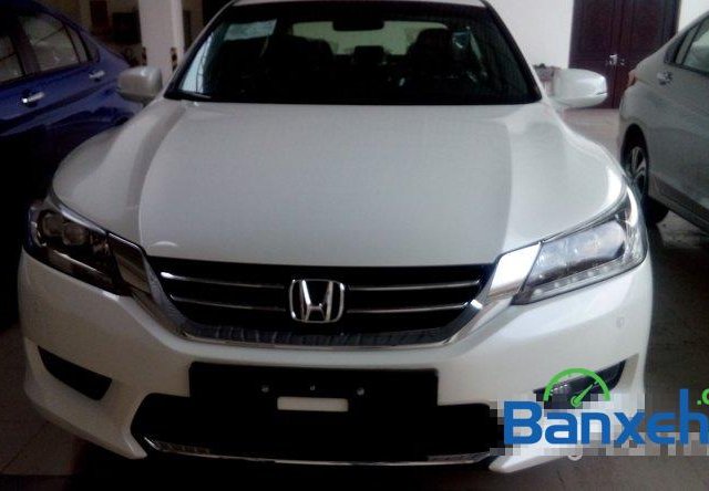 Cần bán xe Honda Accord 2015, màu trắng