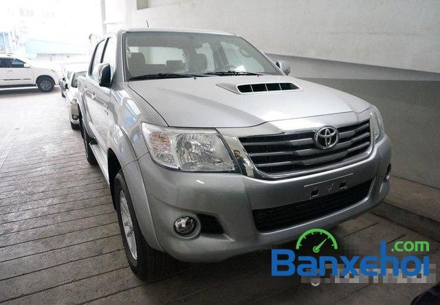 Bán xe Toyota Hilux 3.0G đời 2015, màu bạc. LH 093 233 89 33