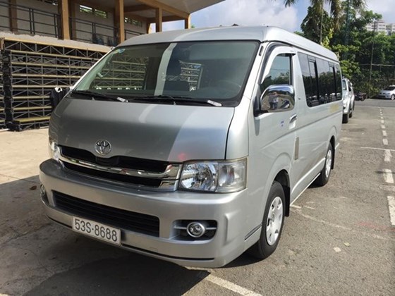 Toyota Hiace Super Wagon 2010, màu xám bạc, loại cao cấp. Máy xăng, 10 chỗ, 1 đời chủ