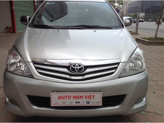 Toyota Innova G sản xuất 2011 màu bạc, xe 7 chỗ-số sàn-lắp ráp trong nước-động cơ 2.0