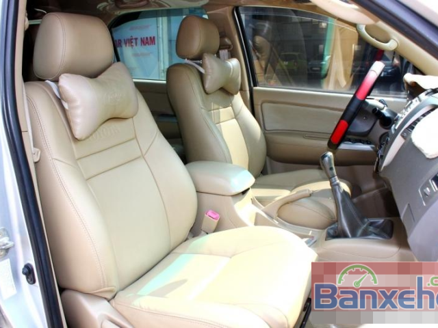 Xe Toyota Fortuner G 2.5MT đời 2009, màu bạc giá cạnh tranh