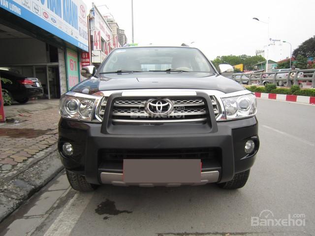 Cần bán xe Toyota Fortuner đời 2010, màu đen giá cạnh tranh