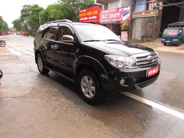 Xe Toyota Fortuner - cũ trong nước đời 2012, màu đen, số sàn cần bán