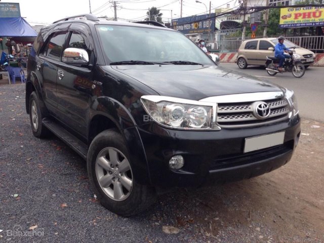 Cần bán xe Toyota Fortuner đời 2009, màu đen, giá chỉ 685 triệu