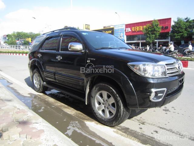 Cần bán Toyota Fortuner đời 2009, màu đen