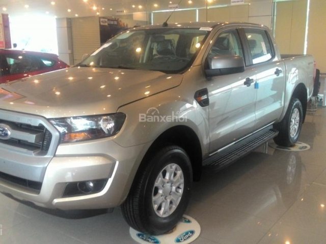 Bán Ford Ranger XLS MT sản xuất 2017, màu ghi vàng, xe nhập khẩu