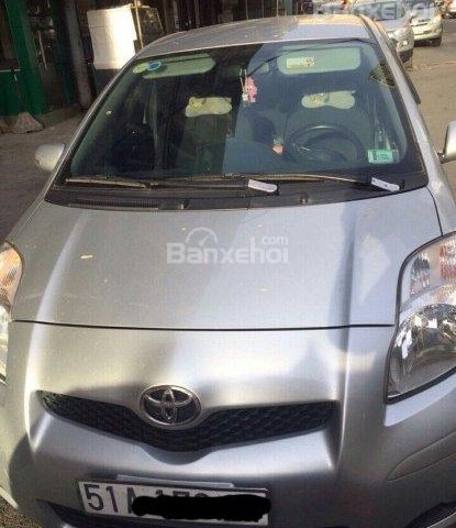 Cần bán xe Toyota Yaris đời 2011, màu bạc, nhập khẩu