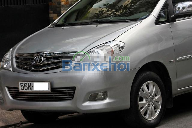 Bán Toyota Innova V, số tự động, màu bạc, sản xuất 2009