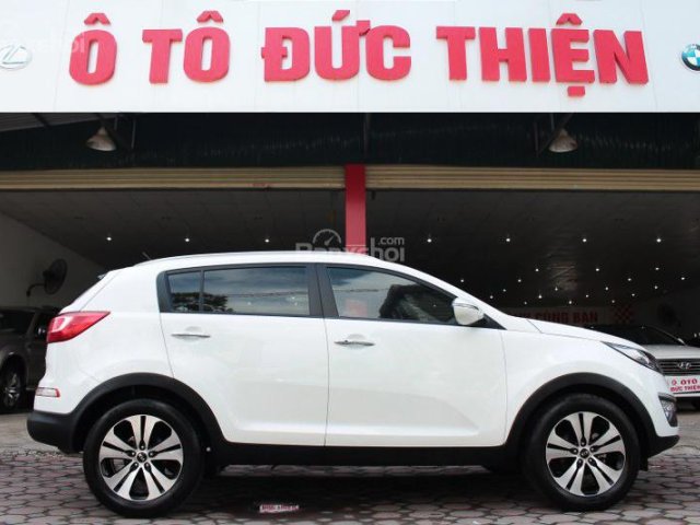 Cần bán Kia Sportage 2.0AT đời 2010, màu trắng, nhập khẩu số tự động, giá 735tr