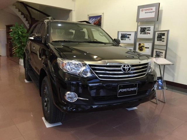 Toyota Fortuner 2015 mang một vẻ đẹp ngoại thất mạnh mẽ, cá tính, thể thao và sang trọng