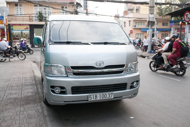 Bán xe Hiace 10 chỗ, Super Wagon, 2009, màu xám xanh, sử dụng kỹ