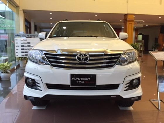 Xe Toyota Fortuner đời 2015, màu trắng, nhập khẩu có xe giao ngay