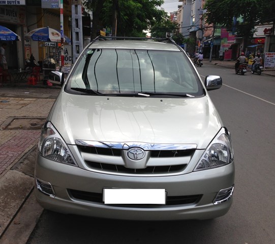 Cần bán xe Innova G 2008, màu ghi bạc, 515 triệu, đi được 75479 km