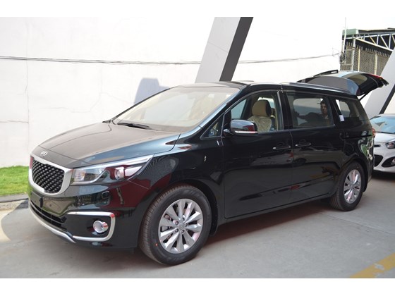 Cần bán xe Kia Sedona DAT đời 2015, màu đen, xe nhập