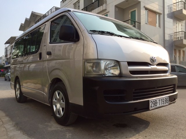 Bán xe ô tô Toyota Hiace, 396 triệu, mầu ghi hồng, máy dầu đi 2006, SX 2005