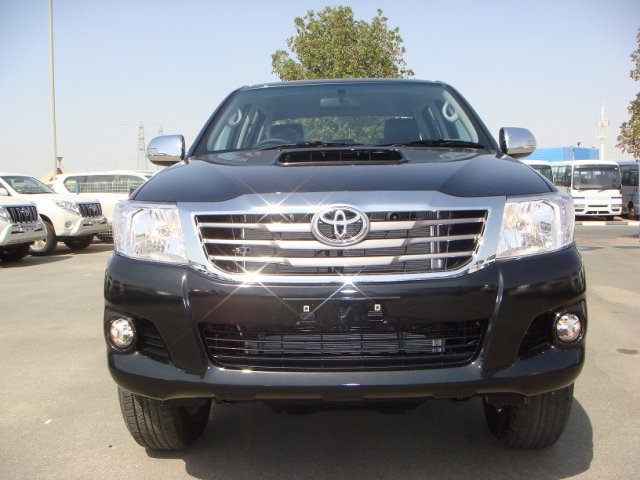 Bán Toyota Hilux đời 2015, màu đen, nhập khẩu nguyên chiếc, 645tr xe đẹp