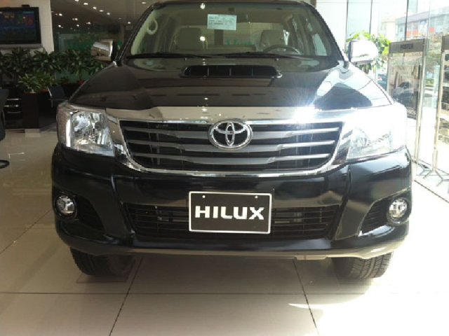 Cần bán Toyota Hilux sản xuất 2015, xe nhập giá tốt