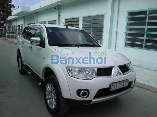 Cần bán Mitsubishi Pajero Sport đời 2012, màu trắng, nhập khẩu, số tự động