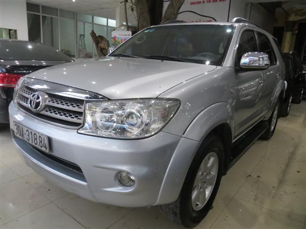 Xe Toyota Fortuner 2 cầu, đời 2009, màu bạc, số tự động cần bán