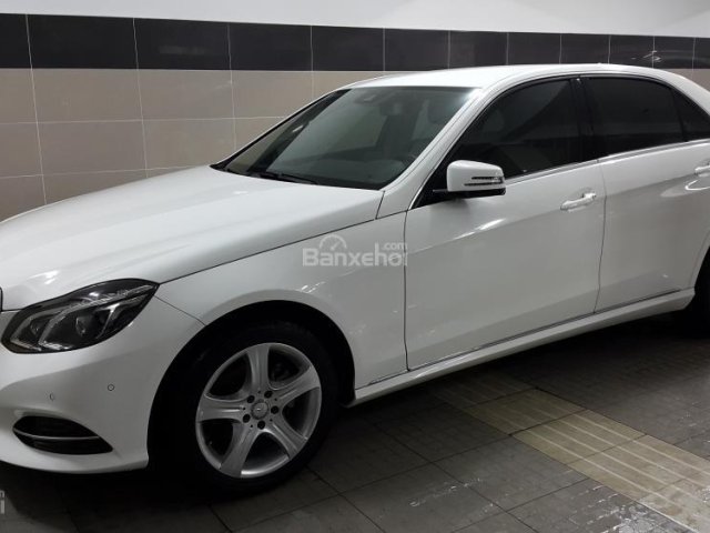 Bán xe Mercedes E200 đời 2015, màu trắng xe gia đình