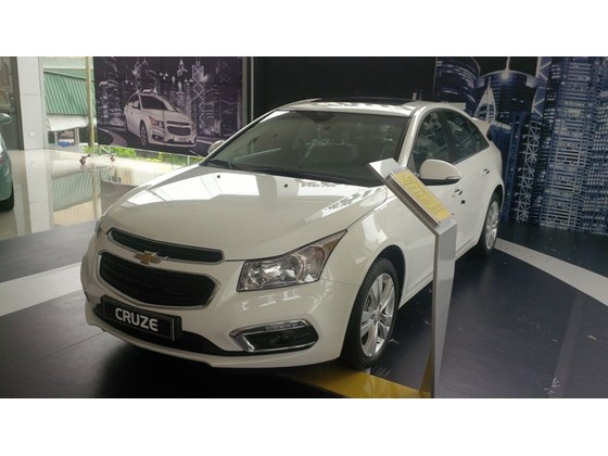 Chevrolet Cruze sản xuất 2015, màu trắng, nhập khẩu nguyên chiếc, giá 679tr