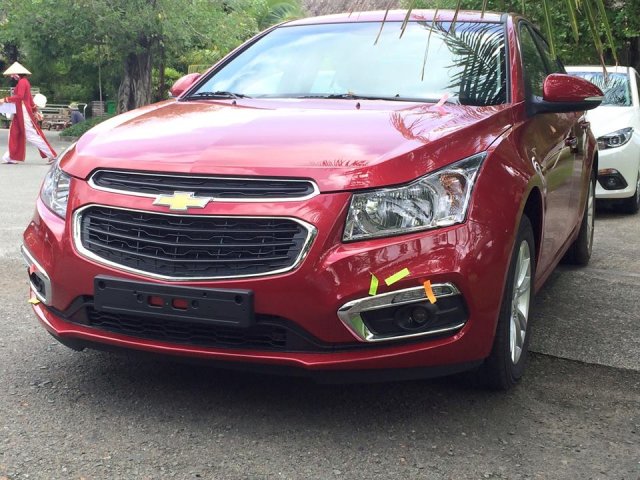 Chevrolet Cruze 1.6L LS - MT 572 triệu tặng dán phim 3m 5 món phụ kiện