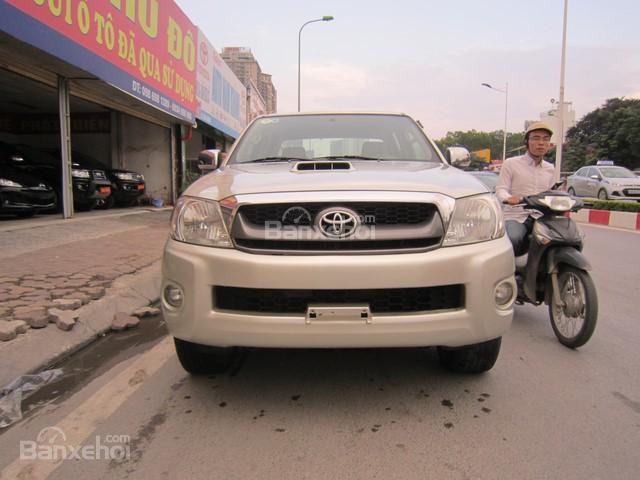 Bán xe Toyota Hilux đời 2010, màu ghi vàng, nhập khẩu Thái Lan