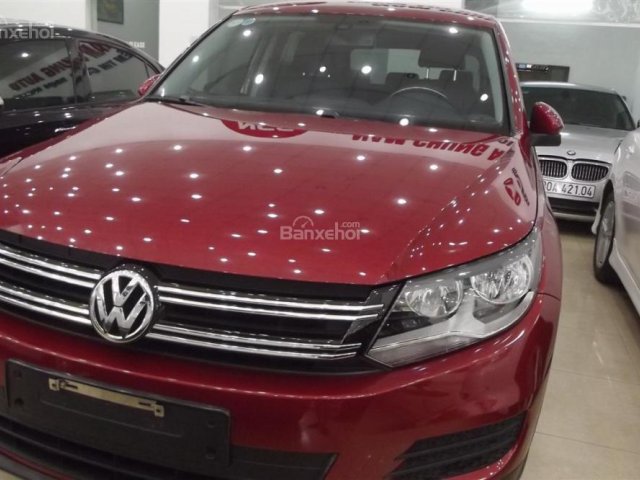 Bán Volkswagen Tiguan sản xuất 2014, màu đỏ, xe nhập khẩu nguyên chiếc còn mới 98%