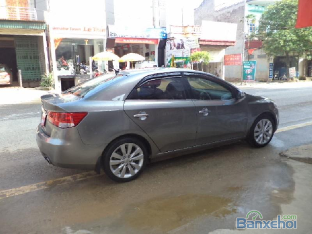 Cần bán gấp Kia Cerato đời 2009, màu xám như mới