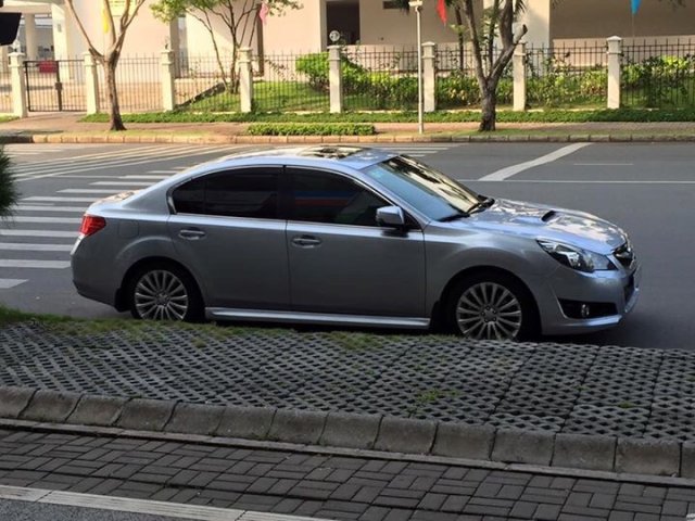 Bán ô tô Subaru Legacy đời 2011, màu bạc, xe nhập