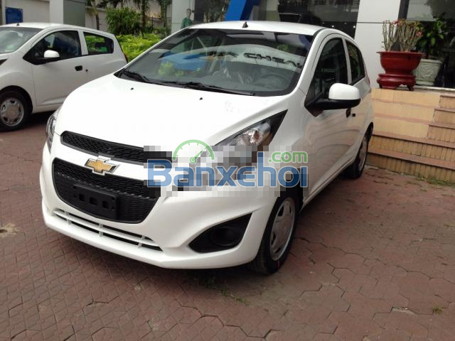 Cần bán xe Chevrolet Spark đời 2015, màu trắng, xe nhập