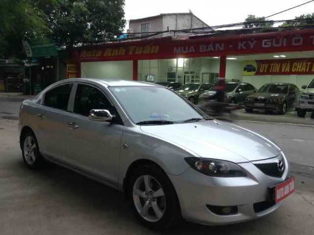 Cần bán Mazda 3 đời 2004, màu bạc, giá 385tr