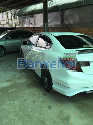 Cần bán xe Honda Civic sản xuất 2014, màu trắng, nhập khẩu, 690tr